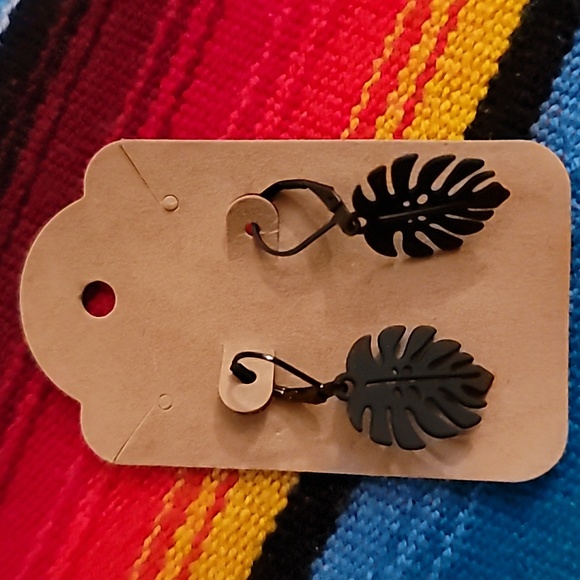 Handmade Metal Montera Leaf Earrings - Picture 3 of 5